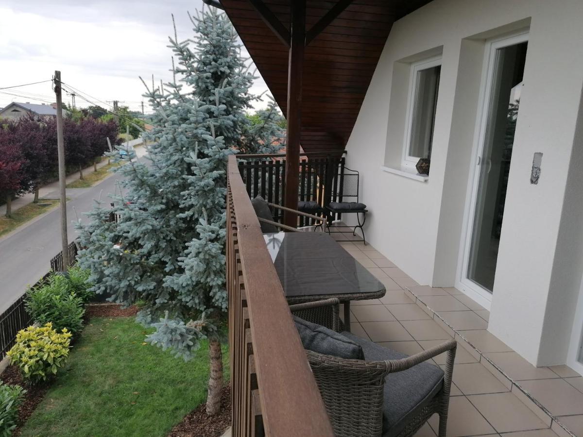 Villa Lili Balatonkeresztúr Esterno foto