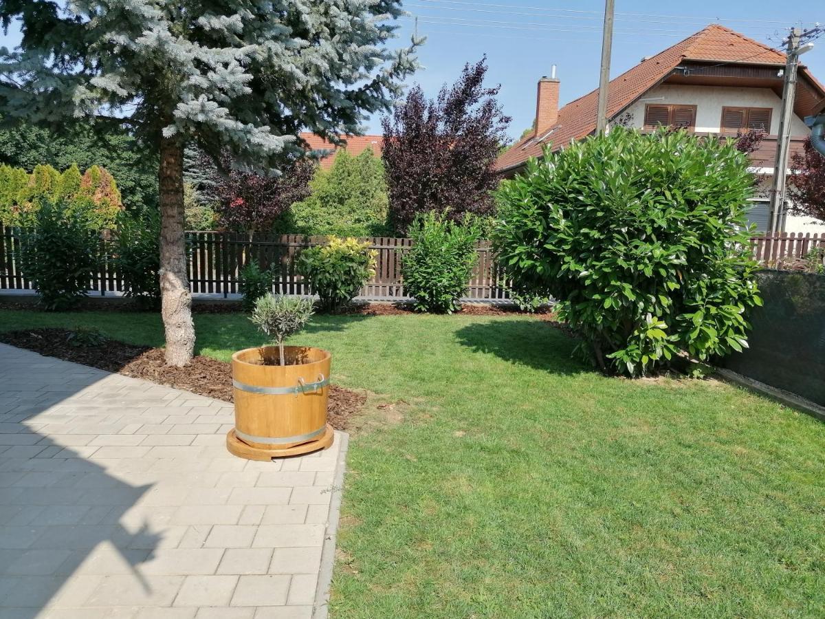 Villa Lili Balatonkeresztúr Esterno foto