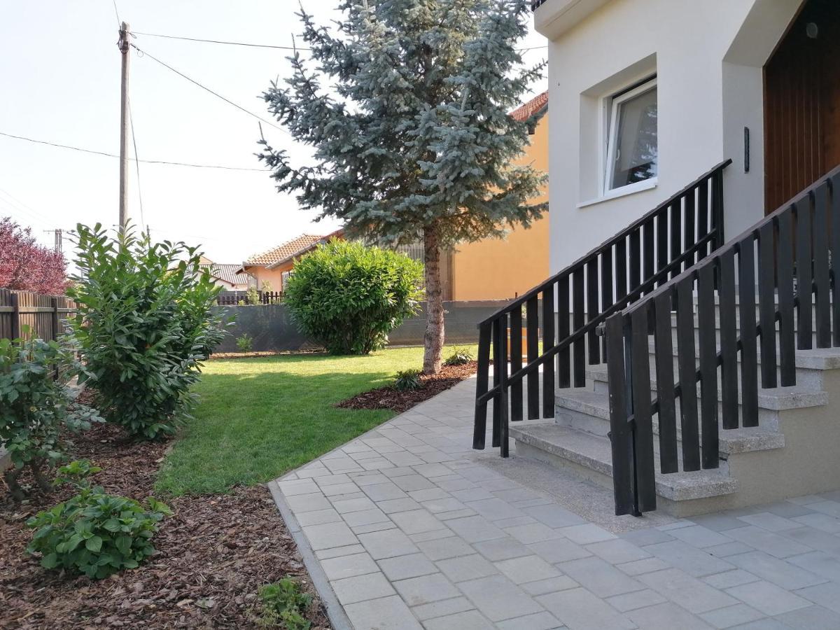 Villa Lili Balatonkeresztúr Esterno foto