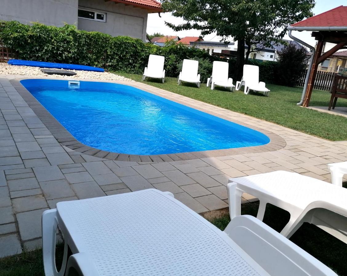 Villa Lili Balatonkeresztúr Esterno foto