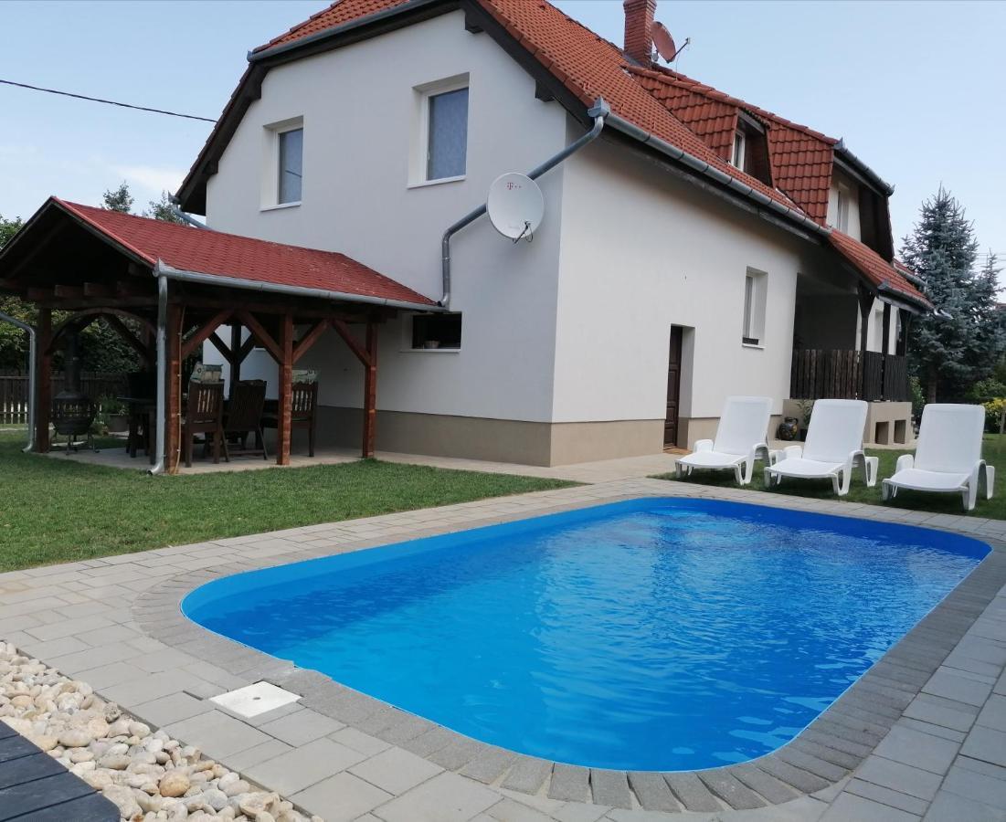 Villa Lili Balatonkeresztúr Esterno foto