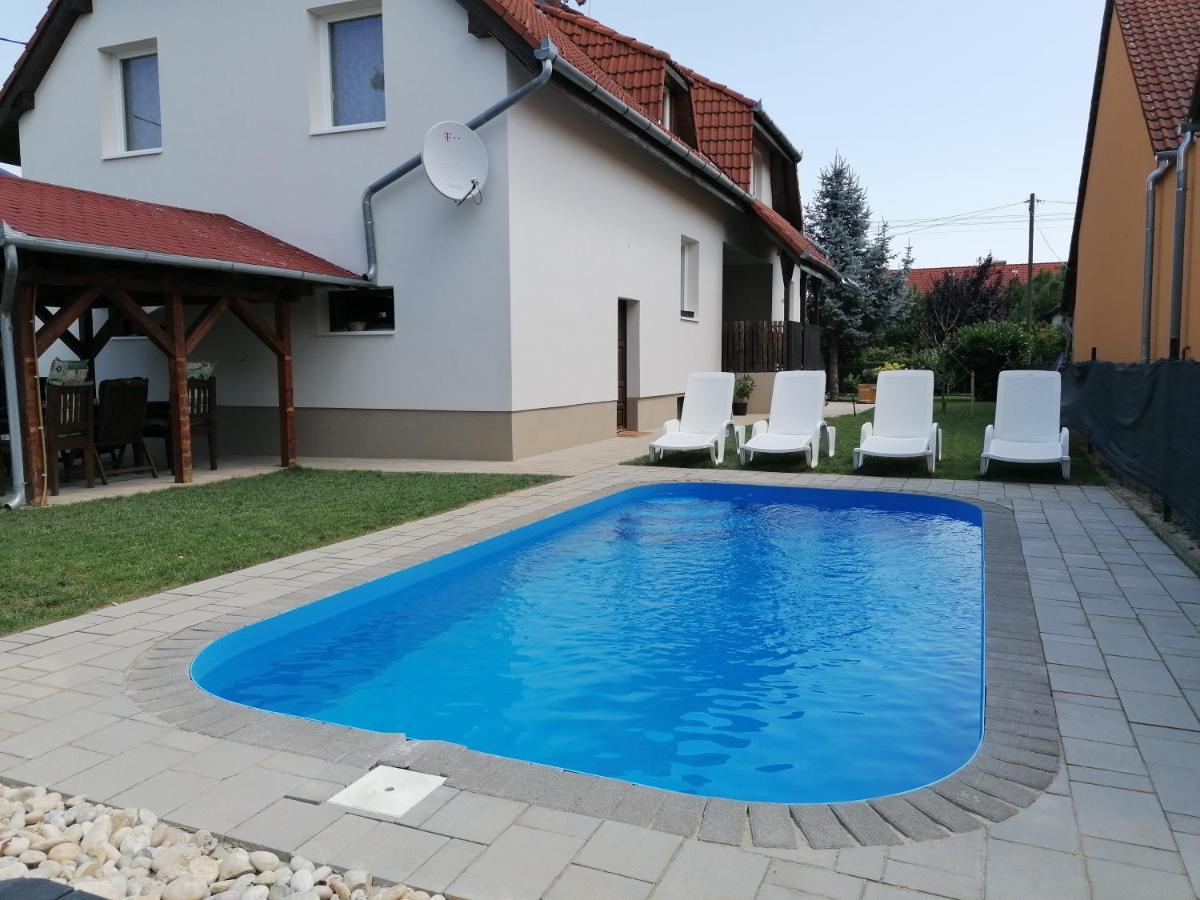 Villa Lili Balatonkeresztúr Esterno foto
