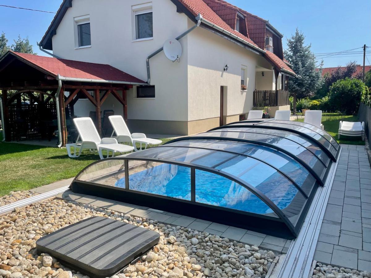 Villa Lili Balatonkeresztúr Esterno foto