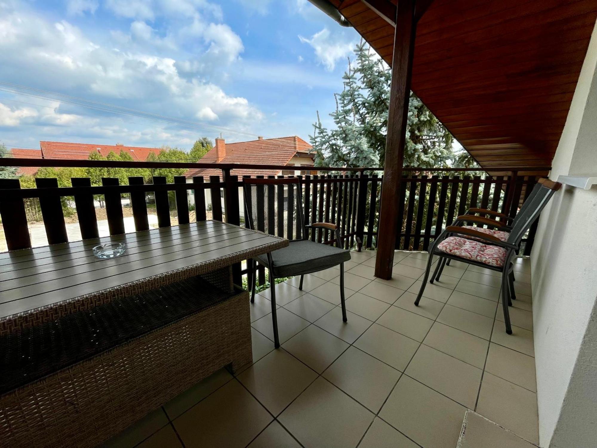 Villa Lili Balatonkeresztúr Esterno foto
