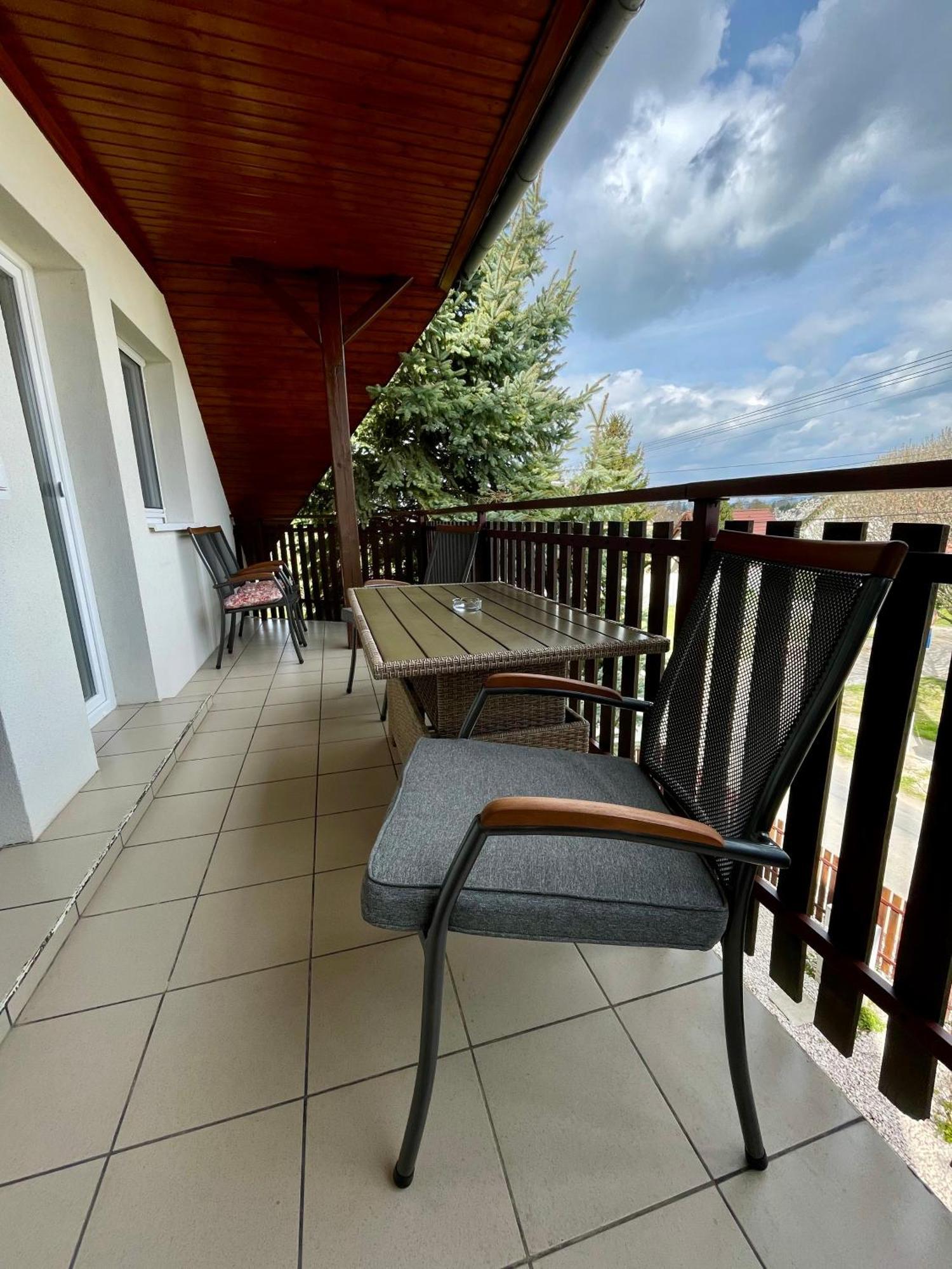Villa Lili Balatonkeresztúr Esterno foto